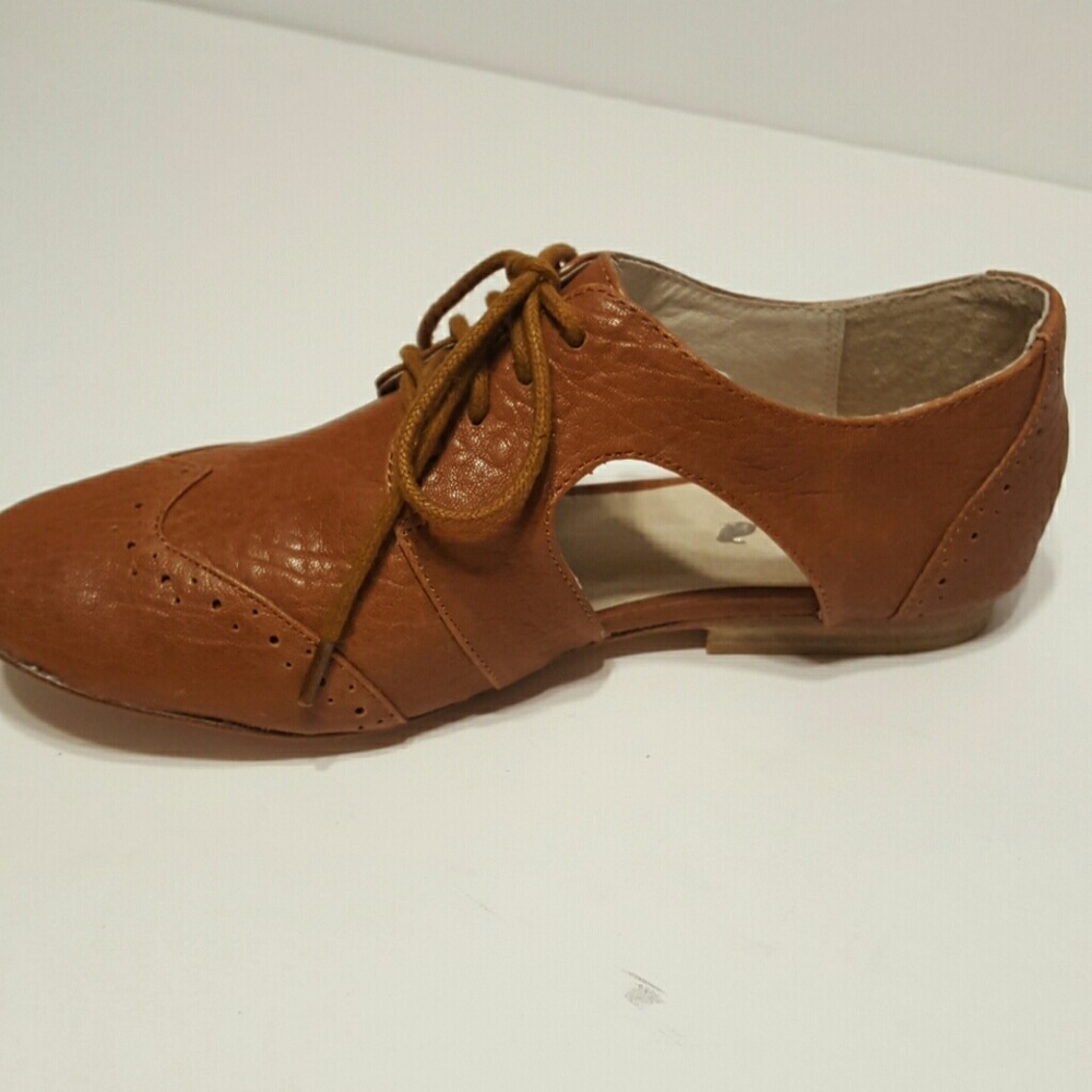 Plomo Lorenza. Toffee leather loafer.